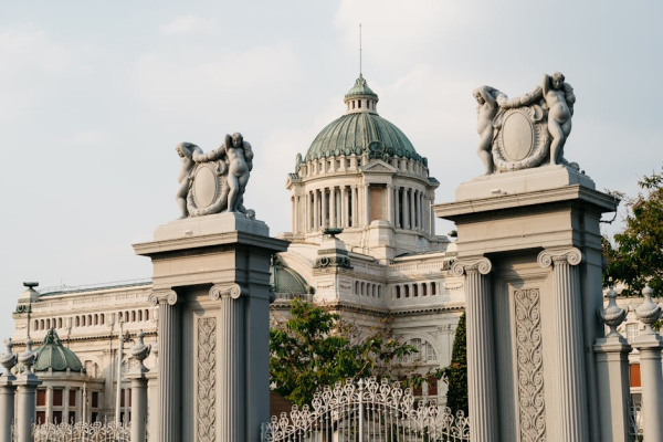 示意圖-泰國舉國哀悼詩麗吉太后逝世 一年服喪期展開