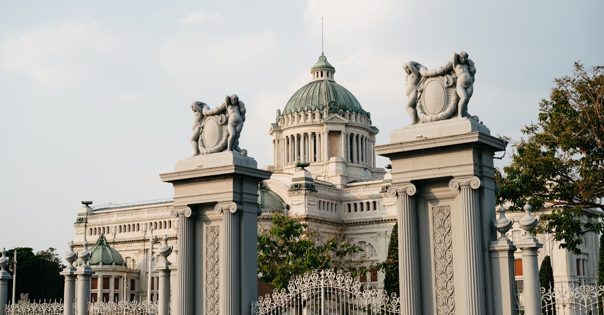 示意圖-泰國舉國哀悼詩麗吉太后逝世 一年服喪期展開