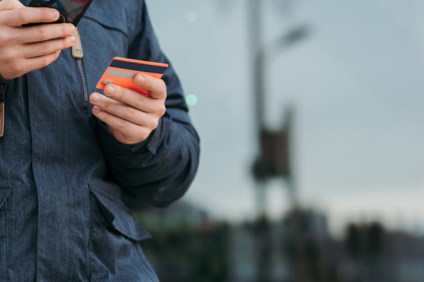 示意圖-酷澎用戶數驚現雪崩式下滑！資料外洩恐成壓垮駱駝的最後一根稻草？