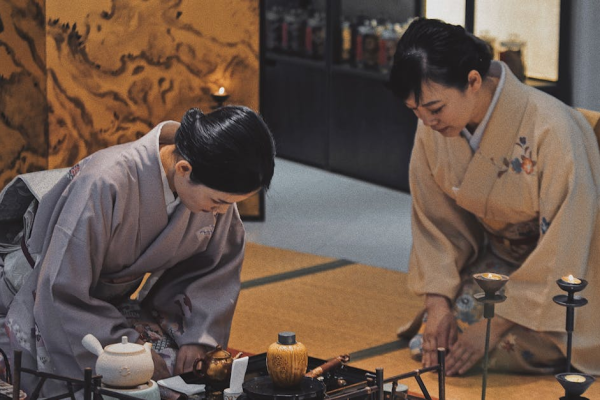 示意圖-日本池坊花道傳承！新年插花儀式驚豔京都，百歲長者與10歲學童共襄盛舉！