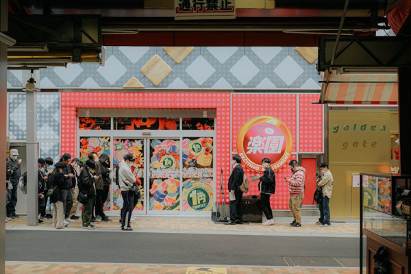 示意圖-上野熊貓告別潮！民眾風中不捨道別
