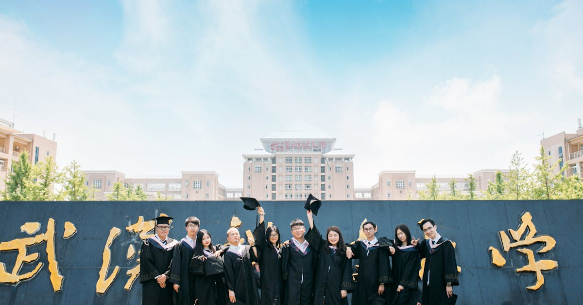 示意圖-陸青年瘋搶鐵飯碗 國考人數首超考研揭經濟巨變