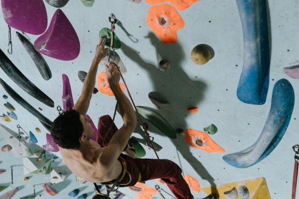 示意圖-「赤手登峰」挑戰101！風險與榮耀交織的極限直播