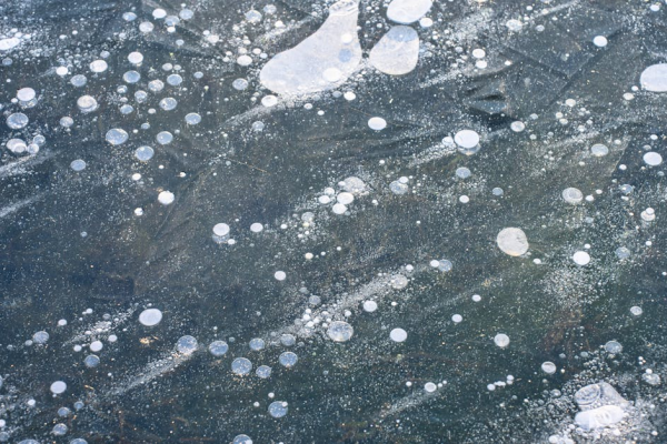 示意圖-北海道糠平湖冰泡奇觀！冬季限定夢幻美景