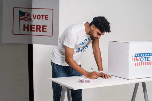 示意圖-不在籍投票爭議燒：台灣青年民主參與的雙重挑戰