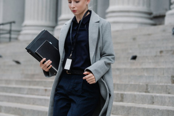 示意圖-愛潑斯坦檔案迷霧重重！司法部突刪川普照引譁然